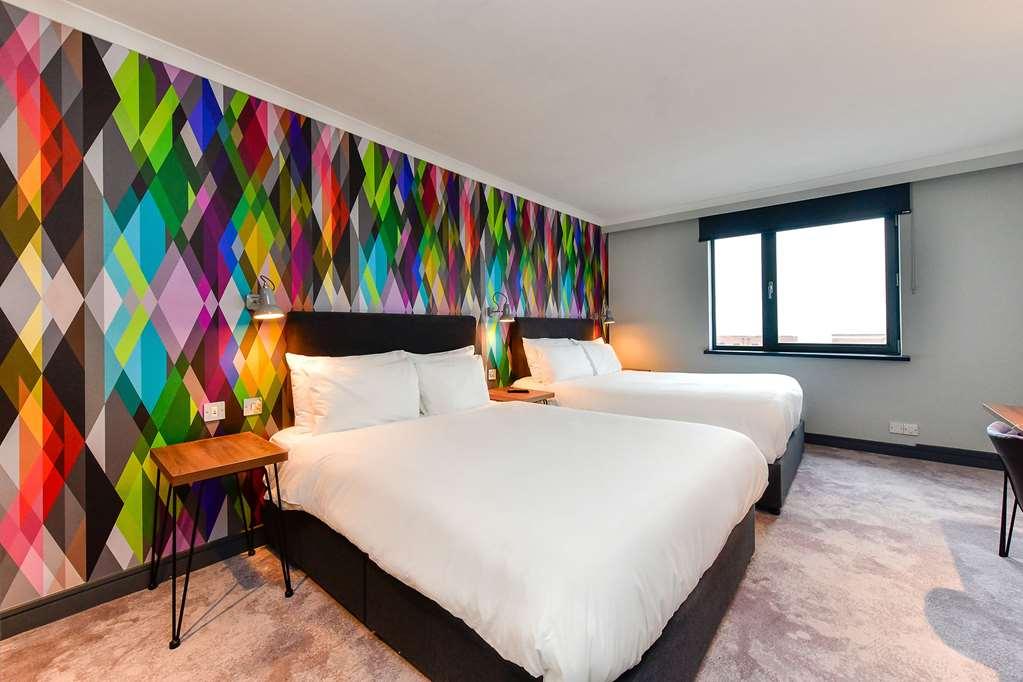 Village Hotel Cardiff Habitación foto